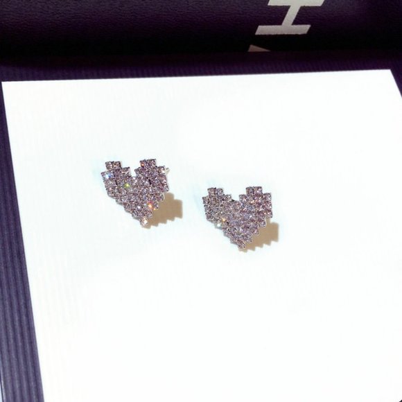 *NEW 18K White Gold Diamond Pave Heart Earrings Z - Picture 3 of 7